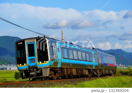 2000系+N2000系で運転する特急宇和海 2000系+N2000系で運転する特急宇和海 132369204