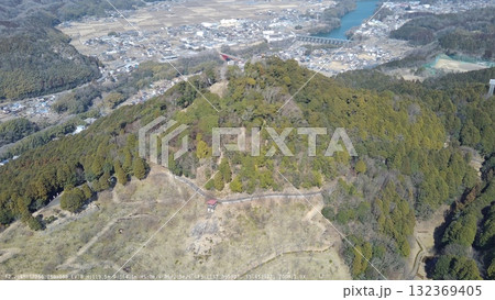 美濃金山城 空撮 本丸と曲輪の様子 美濃金山城 空撮 本丸と曲輪の様子 132369405
