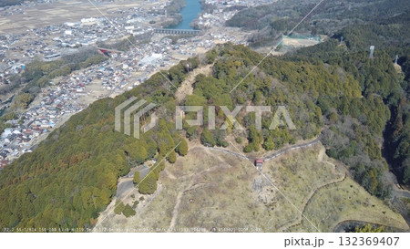 美濃金山城 空撮 本丸と曲輪の様子 美濃金山城 空撮 本丸と曲輪の様子 132369407