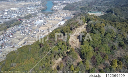 美濃金山城　空撮　本丸と曲輪の様子 132369409