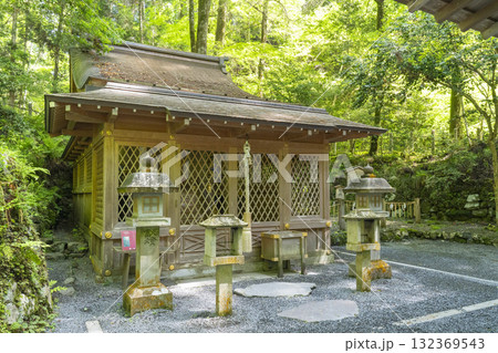 貴船神社奥宮 本殿 新緑に包まれた境内 貴船神社奥宮 本殿 新緑に包まれた境内 132369543
