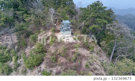 美濃国守護・土岐氏の「大桑城」（おおがじょう）上空より 132369673