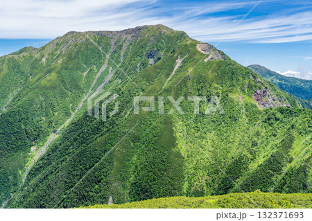 小兎岳の山頂から見る前聖岳と奥聖岳 南アルプス聖岳と兎岳登山 小兎岳の山頂から見る前聖岳と奥聖岳 南アルプス聖岳と兎岳登山 132371693