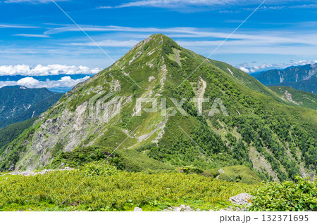小兎岳の山頂から見る中盛丸山 南アルプス聖岳と兎岳登山 小兎岳の山頂から見る中盛丸山 南アルプス聖岳と兎岳登山 132371695