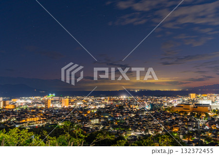 【静岡県】香貫山から眺める沼津市の夜景 【静岡県】香貫山から眺める沼津市の夜景 132372455