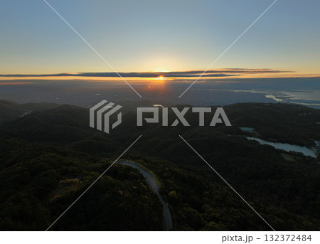 六甲山からの眺め　大阪平野の夜明け 132372484