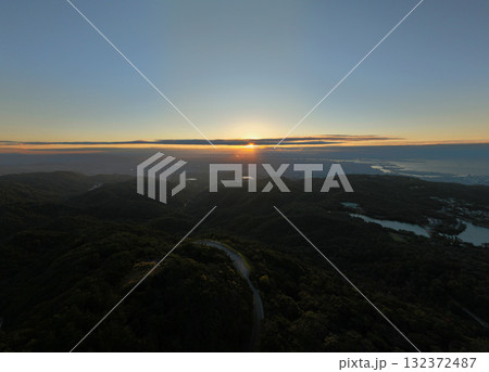 六甲山からの眺め　大阪平野の夜明け 132372487