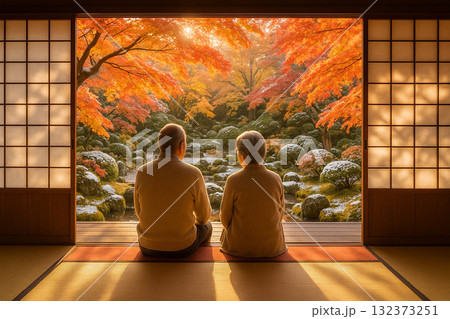 和室から眺める、季節の庭園 132373251