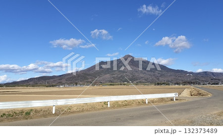 雄大な筑波山 132373489
