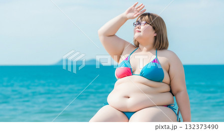 若い水着のポッチャリさん 132373490