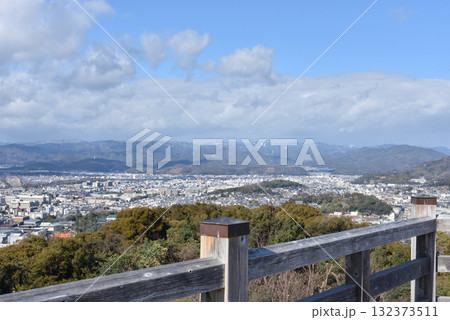 冬の将軍塚青龍殿　大舞台から見る京都市内(京都市山科区) 132373511