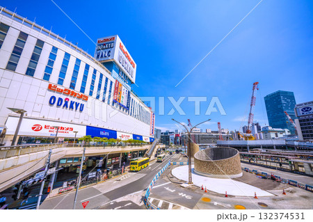 日本の東京都市景観 新宿西口ロータリー入口や新宿駅前、新宿駅西口再開発などを望む…新時代へ 日本の東京都市景観 新宿西口ロータリー入口や新宿駅前、新宿駅西口再開発などを望む…新時代へ 132374531