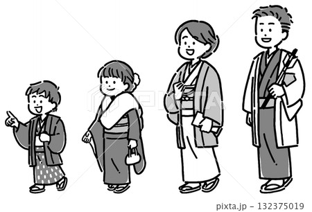 着物を着て初詣に行く4人家族のセット 132375019