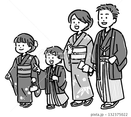 紋付袴、訪問着、振袖の着物を着た4人家族 132375022