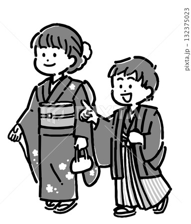 紋付袴、振袖の着物を着た男の子と女の子 紋付袴、振袖の着物を着た男の子と女の子 132375023