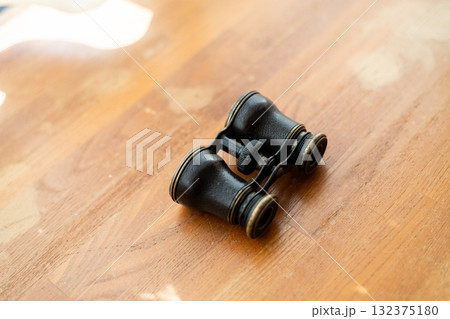 美しい古い双眼鏡 美しい古い双眼鏡 132375180