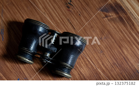 美しい古い双眼鏡 美しい古い双眼鏡 132375182