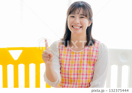 保育士　女性 132375444