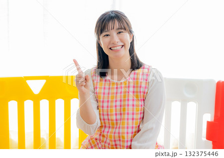 保育士　女性 132375446