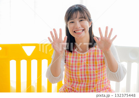 保育士　女性 132375448