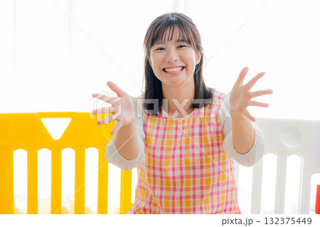 保育士　女性 132375449