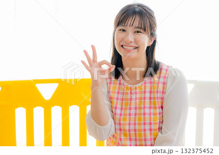 保育士　女性 132375452