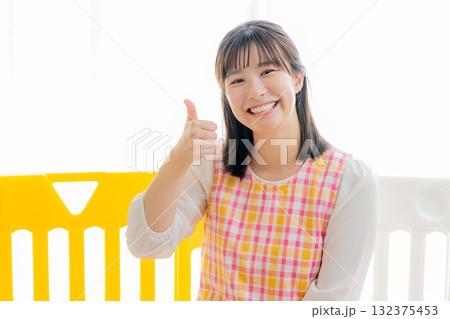 保育士　女性 132375453