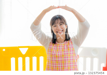 保育士　女性 132375454