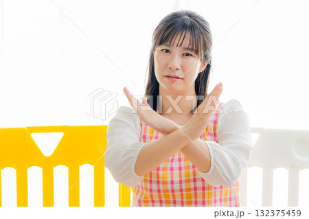 保育士　女性 132375459