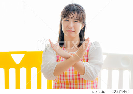 保育士　女性 132375460