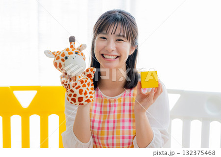 保育士　女性 132375468