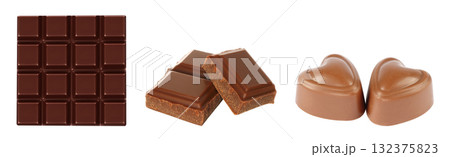 Chocolate collection food set: chocolate bar, broken chocolate bars and chocolate candies, isolated on transparent background 132375823