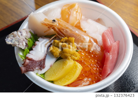 青森の人気海鮮丼「のっけ丼」 132376423