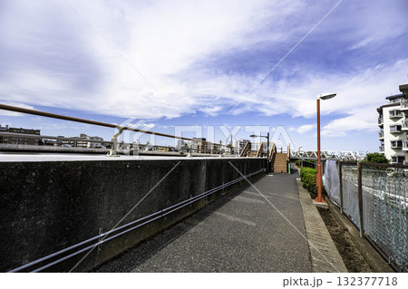 秋空の下の中川遊歩道 秋空の下の中川遊歩道 132377718