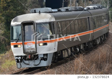 高山本線 キハ85系特急ひだ　ぬくもり飛騨路号 132378024