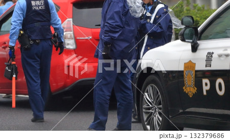 パトロールカーと警察官 パトロールカーと警察官 132379686
