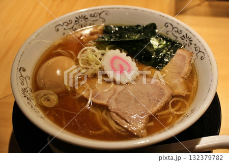 東京の昔ながらの中華そば（醤油ラーメン） 132379782