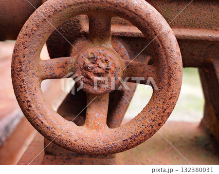 鋸山の石切場跡の機械 132380031