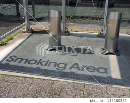 PAのスモーキング・エリア PAのスモーキング・エリア 132380283