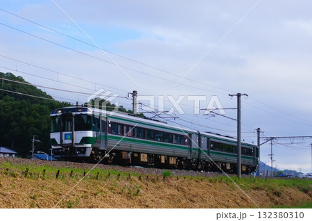キハ185系国鉄色で運転された特急いしづち 132380310