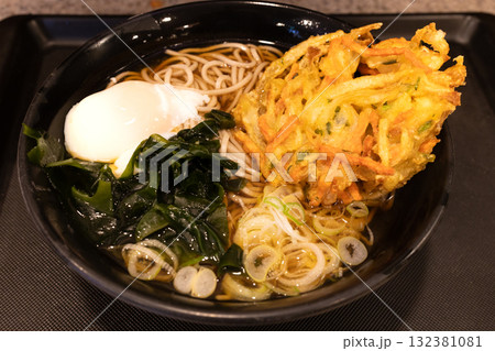 立ち食い蕎麦屋の美味しい天玉蕎麦 132381081