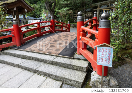 奈良県/天河大弁財天の赤い太鼓橋(2025年8月28日撮影) 奈良県/天河大弁財天の赤い太鼓橋(2025年8月28日撮影) 132381709