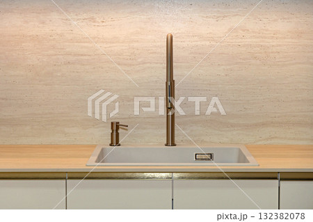 Kitchen Sink Modern Faucet 132382078