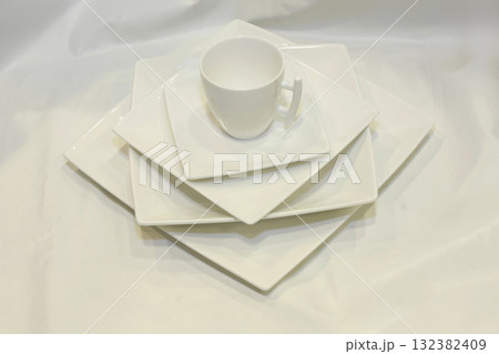 Porcelain ceramic plates cup Porcelain ceramic plates cup 132382409