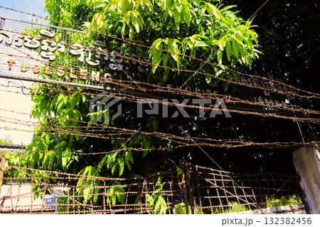 トゥール・スレン虐殺犯罪博物館の入口 プノンペン カンボジア トゥール・スレン虐殺犯罪博物館の入口 プノンペン カンボジア 132382456