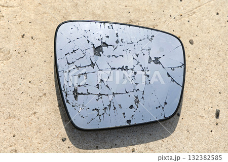 Broken Wing Mirror 132382585