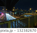 高架下の歩道橋からの夜道の長時間露光 132382670