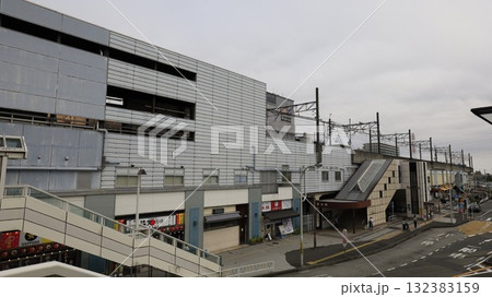京王電鉄の京王相模原線、JR横浜線の橋本駅、南口側から見た駅舎 132383159