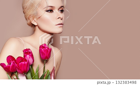 Beautiful sexy Blonde Woman with luxury Make-up. Girl with Spring Flowers Bouquet. Style for Womans Day or Valentines 132383498