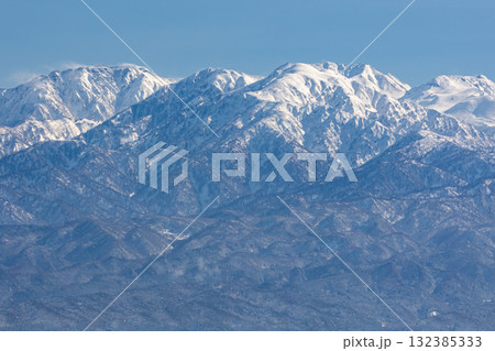 冬の立山連峰_雪の稜線 132385333